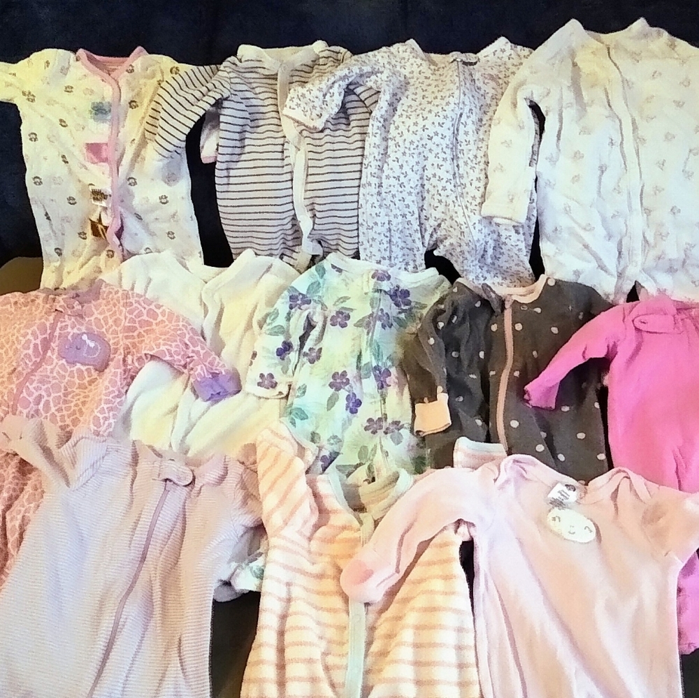 Size 0-3mths baby girl sleepers. 10 sleepers and 1 sleep gown.